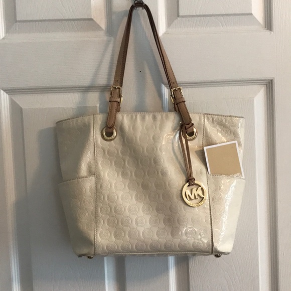 Michael Kors Handbags - Micheal Kors Purse **MAKE ME AN OFFER!!